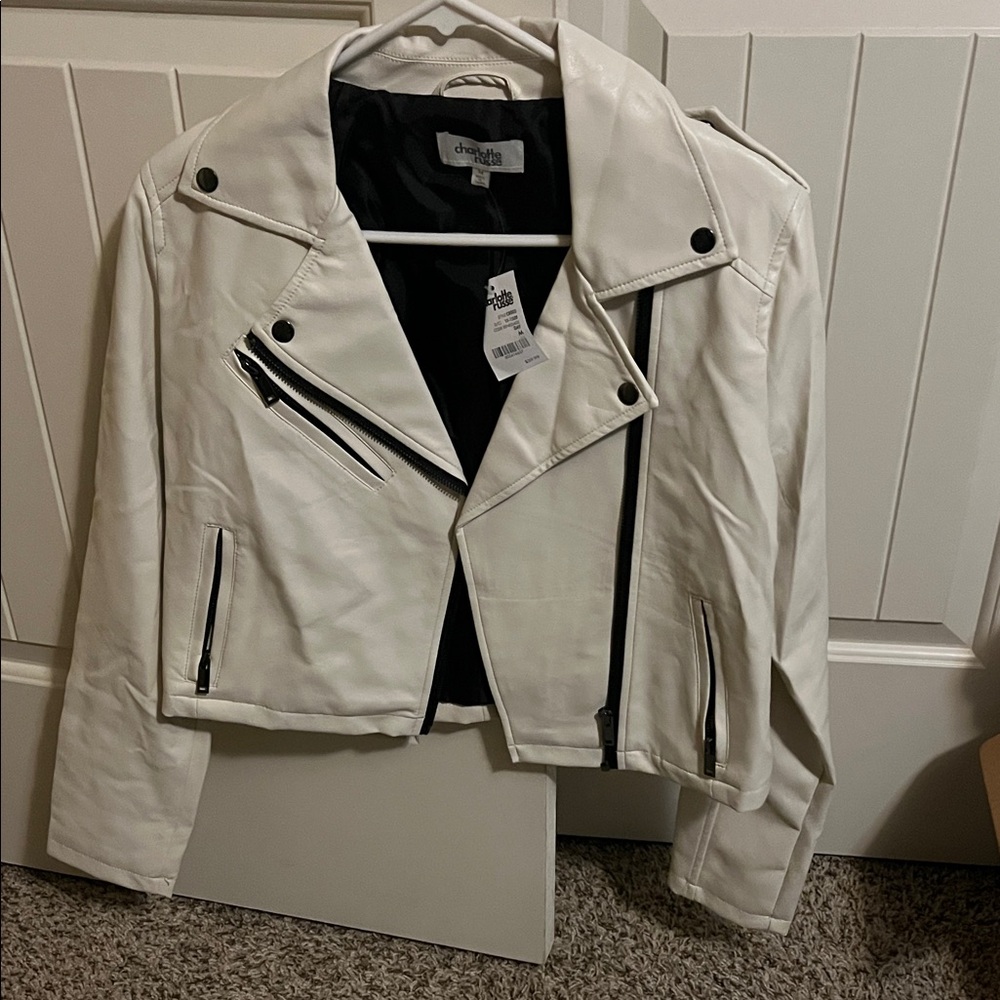 Chic White Cropped Jacket